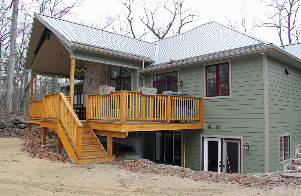 portfrankshomerear_deck_with_walk_out_basement_web